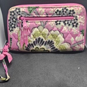 Women's Vera Bradley Priscilla Pink zip around wristlet wallet EUC